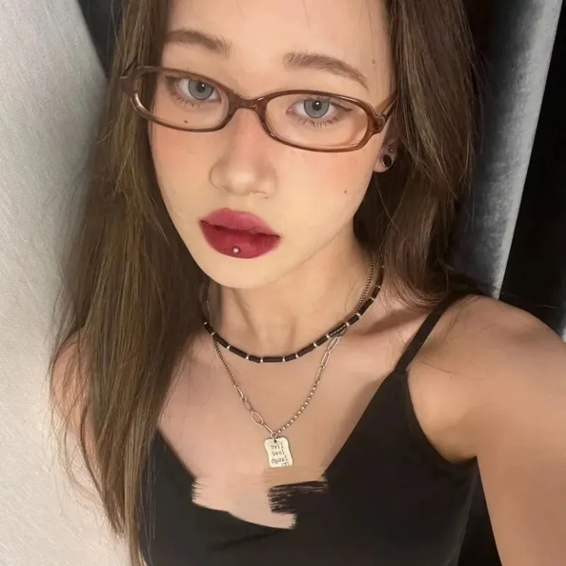 Y2K Retro Small Square Oval Fr - огляд і ціна Women Fashion Photoshoot